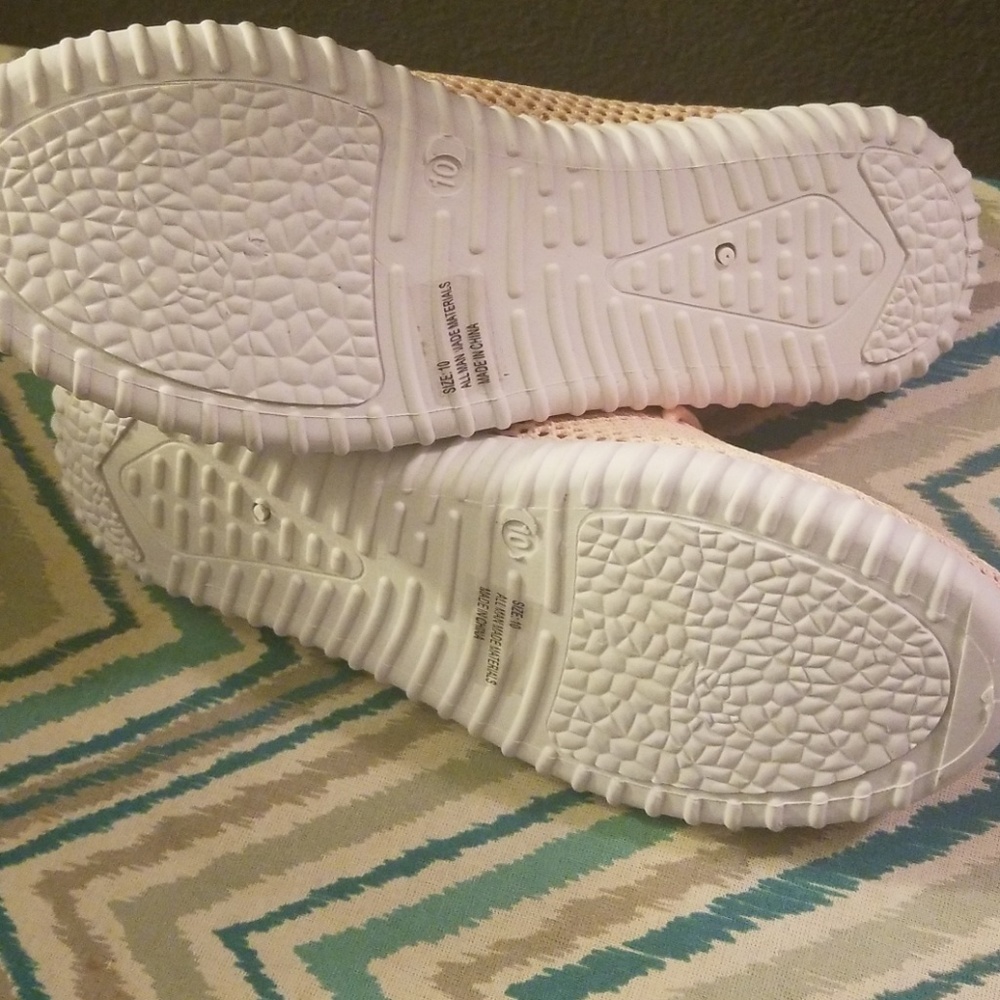 Shoes - Picture 4 of 6